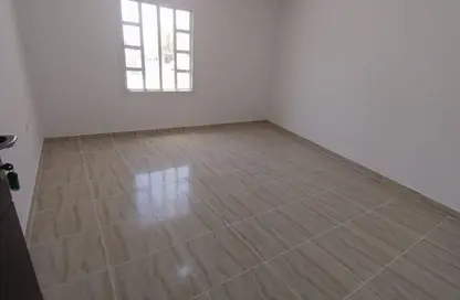 شقة - 2 غرف نوم - 2 حمامات للايجار في شارع المطار القديم - طريق المطار القديم - الدوحة