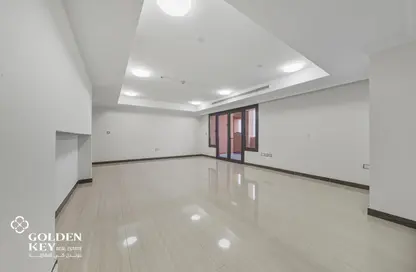 Apartment - 2 Bedrooms - 3 Bathrooms for rent in West Porto Drive - Porto Arabia - The Pearl Island - Doha