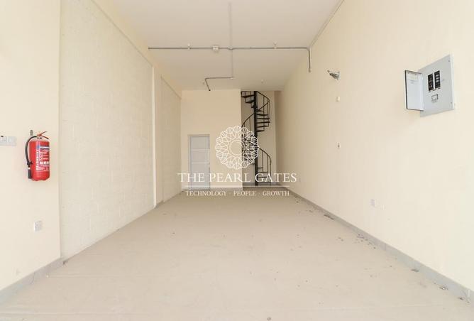 912219 - Property Image 2