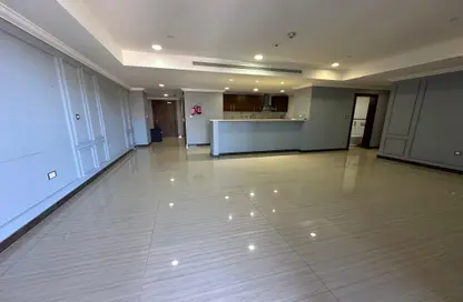 Apartment - 2 Bedrooms - 2 Bathrooms for rent in East Porto Drive - Porto Arabia - The Pearl Island - Doha