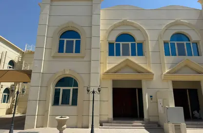 مجمع سكني - 5 غرف نوم - 6 حمامات للايجار في الهلال - الهلال - الدوحة
