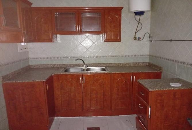 985208 - Property Image 3