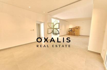 فيلا - 4 غرف نوم - 5 حمامات للايجار في شارع وادي الشاهينيا - عين خالد - الدوحة