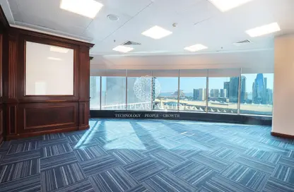 مساحات مكتبية - استوديو - 2 حمامات للايجار في شارع مركز المؤتمرات - الخليج الغربي - الدوحة