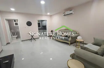 Apartment - 2 Bedrooms - 1 Bathroom for rent in Onaiza Street - Diplomatic Area - Doha