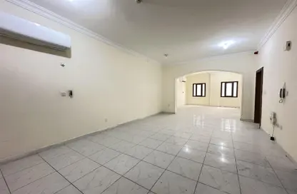شقة - 2 غرف نوم - 2 حمامات للايجار في فريج كليب - الدوحة