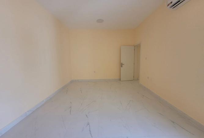 932721 - Property Image 3