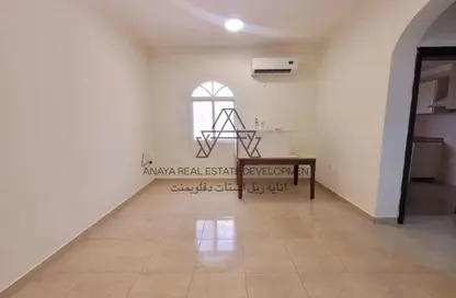 Apartment - 2 Bedrooms - 2 Bathrooms for rent in Umm Ghuwalina - Umm Ghuwailina - Doha