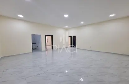 Empty Room image for: Apartment - 3 Bedrooms - 2 Bathrooms for rent in Rawdat Al Hamama - Al Daayen, Image 1
