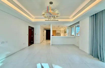 Apartment - 1 Bedroom - 2 Bathrooms for rent in Crystal Residence - Gewan Island - The Pearl Island - Doha