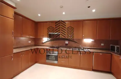Apartment - 2 Bedrooms - 3 Bathrooms for rent in West Porto Drive - Porto Arabia - The Pearl Island - Doha