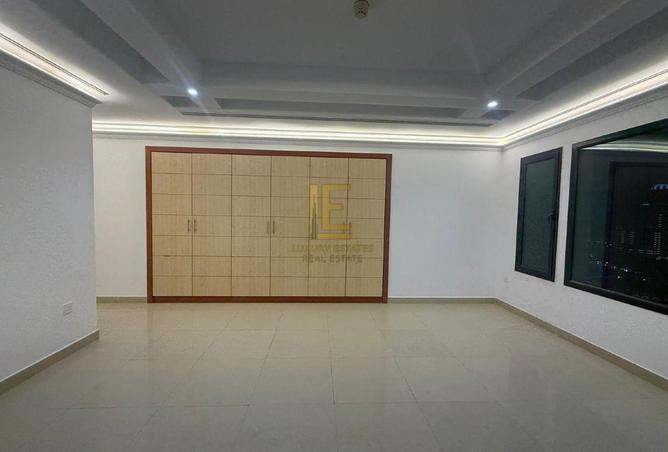 909055 - Property Image 2
