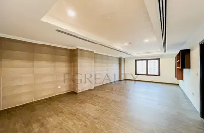 Apartment - 1 Bedroom - 2 Bathrooms for rent in West Porto Drive - Porto Arabia - The Pearl Island - Doha
