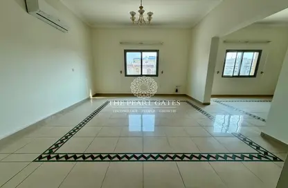 Apartment - 3 Bedrooms - 3 Bathrooms for rent in OqbaBin Nafie Steet - Old Airport Road - Doha