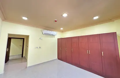 Apartment - 2 Bedrooms - 3 Bathrooms for rent in Al Nasr Street - Al Nasr - Doha