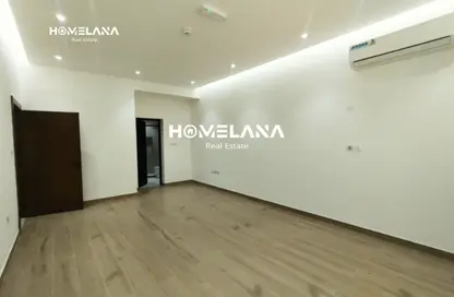 شقة - 2 غرف نوم - 3 حمامات للايجار في طريق سلوى - العزيزية - الدوحة