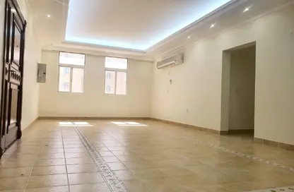 Apartment - 3 Bedrooms - 3 Bathrooms for rent in Al Zubair Bakkar Street - Al Sadd - Doha