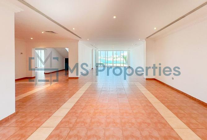 953428 - Property Image 2