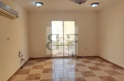 شقة - غرفة نوم - 2 حمامات للايجار في ام غوالينا تجارية - ام غويلينا - أم غويلينا - الدوحة