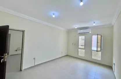 Apartment - 1 Bedroom - 1 Bathroom for rent in Izghawa - Izghawa - Doha