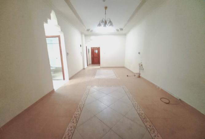 988498 - Property Image 3