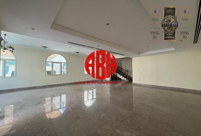 مجمع سكني - 5 غرف نوم - 5 حمامات للايجار في شارع النعيجة - غرب الهلال - الهلال - الدوحة