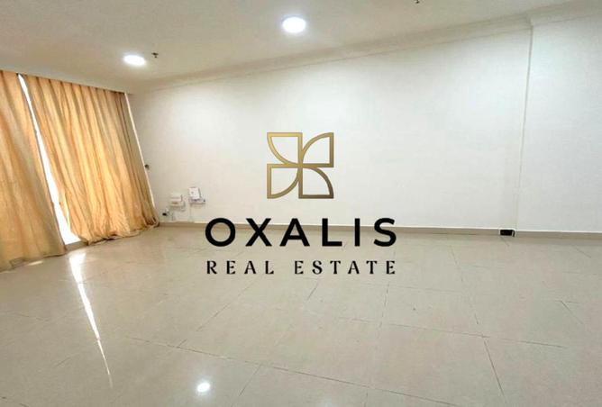 983382 - Property Image 3