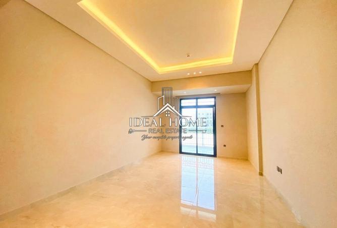 956303 - Property Image 3