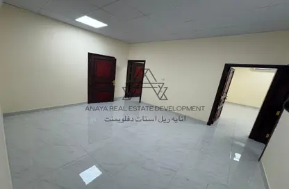 شقة - 2 غرف نوم - 2 حمامات للايجار في شارع ام السنيم - عين خالد - الدوحة