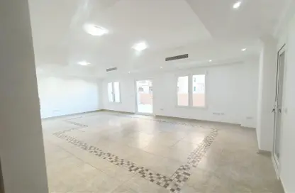 صورة لـ غرفة فارغة شقة - 3 غرف نوم - 4 حمامات للايجار في برج 8 - بورتو أرابيا - جزيرة اللؤلؤة - الدوحة ، صورة رقم 1