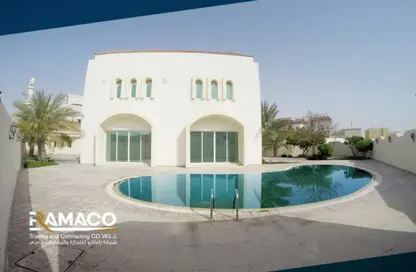 صورة لـ حوض سباحة فيلا - 5 غرف نوم - 5 حمامات للايجار في الدفنة - الدفينة - الدوحة ، صورة رقم 1