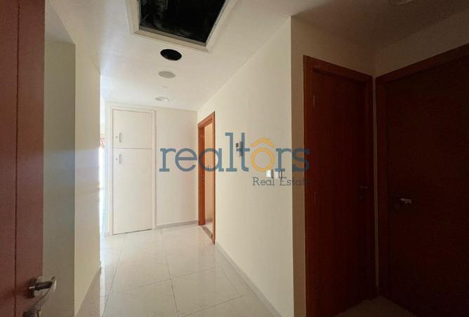 952245 - Property Image 2