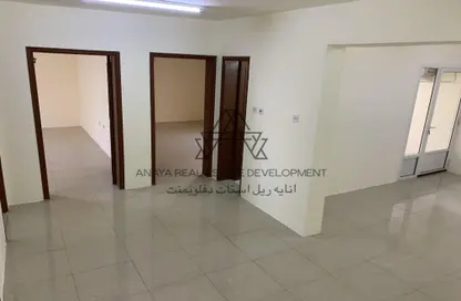 Apartment - 2 Bedrooms - 2 Bathrooms for rent in Umm Ghuwailina 4 - Umm Ghuwailina - Doha