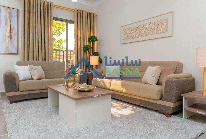 922398 - Property Image 2