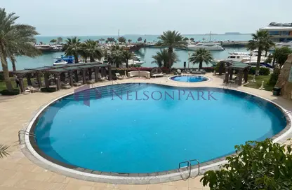 شقة - 4 غرف نوم - 5 حمامات للايجار في الحي التجاري - الخليج الغربي - الدوحة