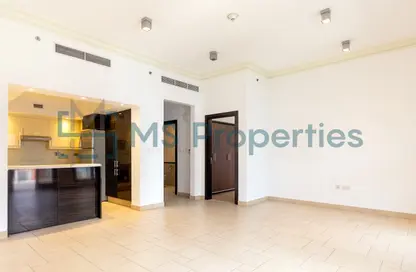 Apartment - 1 Bedroom - 2 Bathrooms for rent in Carnaval - Qanat Quartier - The Pearl Island - Doha