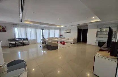 شقة - 2 غرف نوم - 3 حمامات للايجار في طريق بورتو الشرقي - بورتو أرابيا - جزيرة اللؤلؤة - الدوحة