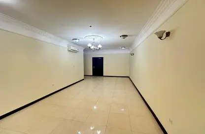 Apartment - 3 Bedrooms - 2 Bathrooms for rent in Fereej Bin Mahmoud South - Fereej Bin Mahmoud - Doha Apartment - 3 Bedrooms - 2 Bathrooms for rent in Fereej Bin Mahmoud South - Fereej Bin Mahmoud - Doha