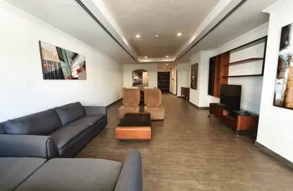 Apartment - 1 Bedroom - 2 Bathrooms for rent in West Porto Drive - Porto Arabia - The Pearl Island - Doha