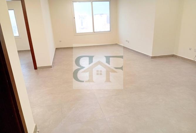 985211 - Property Image 2