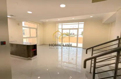 دوبلكس - 2 غرف نوم - 2 حمامات للايجار في ريجنسي ريزيدنس فوكس هيلز 2 - الوسيل