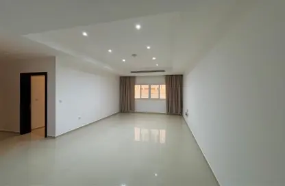 Apartment - 2 Bedrooms - 2 Bathrooms for rent in Al Nasr Street - Al Nasr - Doha