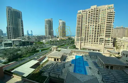 شقة - 2 غرف نوم - 3 حمامات للايجار في طريق بورتو الشرقي - بورتو أرابيا - جزيرة اللؤلؤة - الدوحة