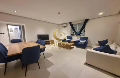 Apartment - 2 Bedrooms - 2 Bathrooms for rent in Umm Ghuwalina - Umm Ghuwailina - Doha