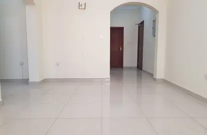 شقة - 2 غرف نوم - 2 حمامات للايجار في فريج كليب - الدوحة