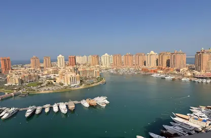 (بنتهاوس  (روف - 5 غرف نوم - 6 حمامات للايجار في طريق بورتو الغربي - بورتو أرابيا - جزيرة اللؤلؤة - الدوحة