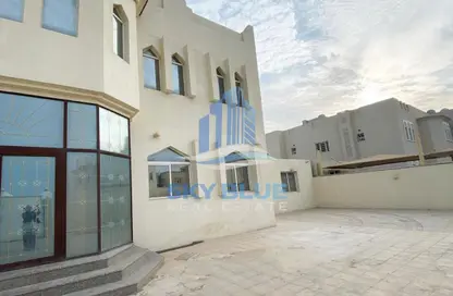 Villa - 5 Bedrooms - 6 Bathrooms for rent in Al Dafna - Doha