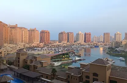 شقة - 2 غرف نوم - 3 حمامات للايجار في طريق بورتو الغربي - بورتو أرابيا - جزيرة اللؤلؤة - الدوحة