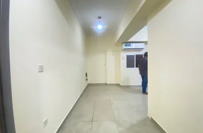 Apartment - 1 Bedroom - 2 Bathrooms for rent in Salaja Street - Doha Al Jadeed - Doha
