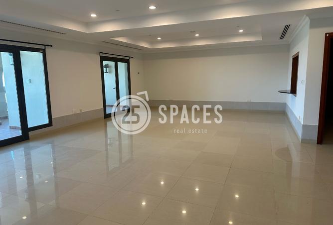 Apartment - 2 Bedrooms - 3 Bathrooms for rent in East Porto Drive - Porto Arabia - The Pearl Island - Doha